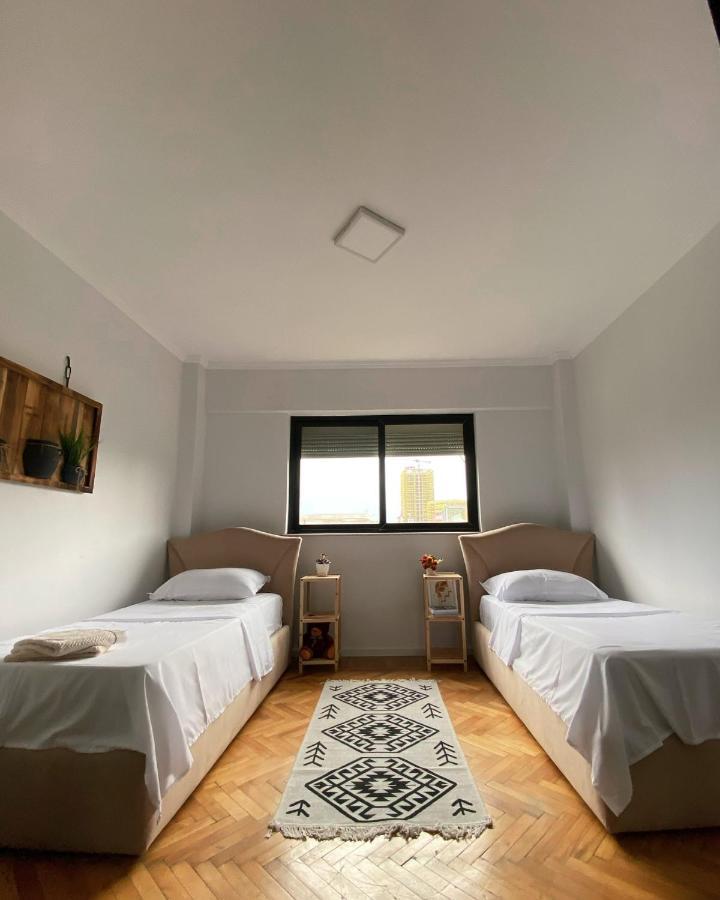 Entire Serviced Apartment With A Beautiful View Tirana Exterior foto